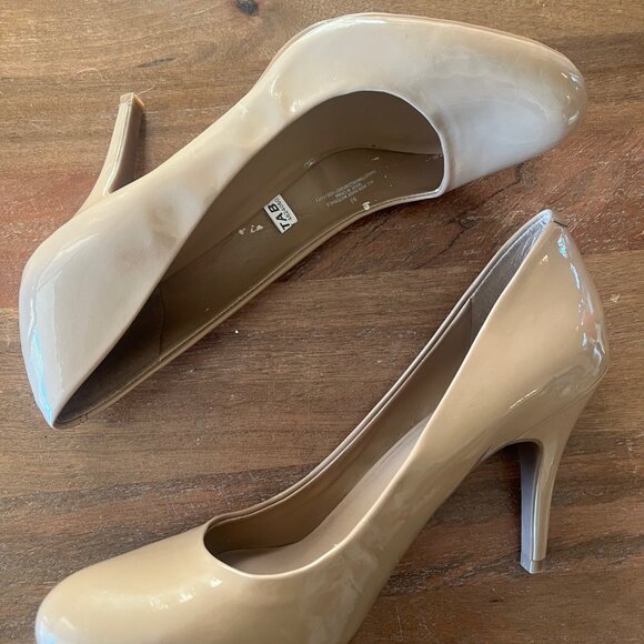 Mossimo Beige Nude Pumps 4" Heel Stiletto 9.5 Round Toe Faux Patent Leather - Picture 2 of 11